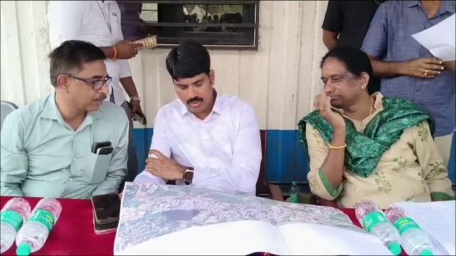 మియాపూర్ భూములు పరిశీలించిన రంగారెడ్డి కలెక్టర్ నారాయణ రెడ్డి