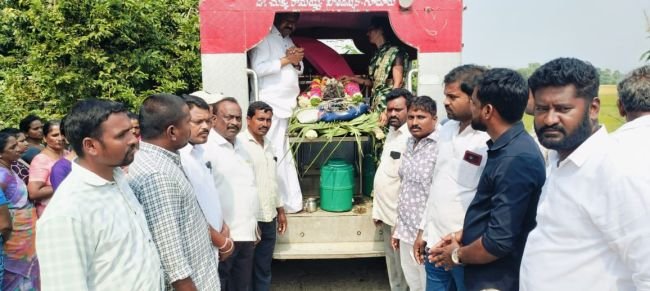 కడారి శంకర్ ను పరామర్శించిన డాక్టర్ తాటికొండ రాజయ్య
