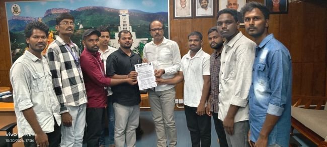 పోటీ పరీక్షలకు ఉచిత శిక్షణ అందించాలి