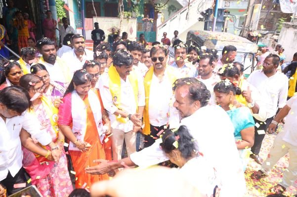 ప్రజల సంక్షేమమే కూటమి లక్ష్యం  54వ డివిజన్ కార్పొరేటర్ గెలుపుకు కూటమినేతలు ప్రచారం 