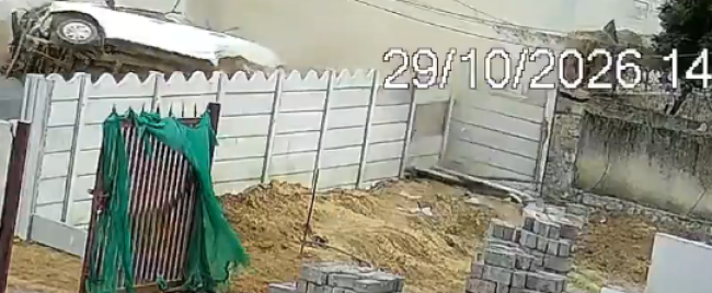 శంషాబాద్‌లో ఇన్నోవా కారు బీభత్సం.. మలుపు వద్ద అదుపుతప్పి గోడను ఢీకొట్టి పల్టీలు, ఒకరికి తీవ్ర గాయాలు!