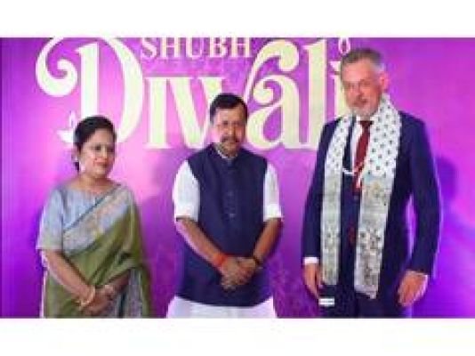 విదేశీ రాయబారులకు బీజేపీ చీఫ్ దీపావళి విందు: 50 దేశాల ప్రతినిధులతో నితిన్ నబీన్ భేటీ