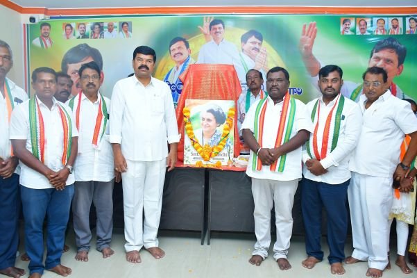 దేశానికి ఇందిరా గాంధీ చేసిన సేవలు శ్లాఘనీయం.. ఎమ్మెల్యే పాయం
