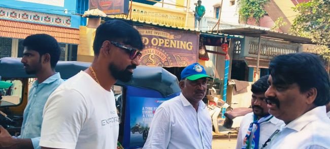 తారకరామానగర్‌లో వైసీపీ ఎన్నికల ప్రచారలో మాజీ ఎమ్మెల్యే బియ్యపు మధుసూదన్ రెడ్డి.