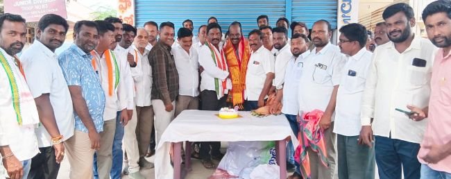 మానకొండూరులో ఘనంగా రేమిడి శ్రీనివాస్ రెడ్డి జన్మదిన వేడుకలు