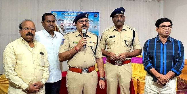 మంచిర్యాలలో ఘనంగా మెగా రక్తదాన శిబిరం  రక్తదానం చేసి ప్రాణదాతలుగా నిలవాలి: డీసీపీ ఎ.భాస్కర్