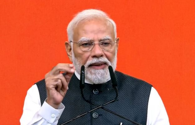 వారణాసి-దిల్లీ మధ్య తొలి వందే భారత్ స్లీపర్ రైలును ప్రారంభించిన ప్రధాని మోదీ