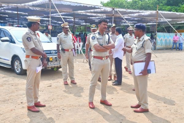 మున్సిపల్ ఎన్నికల విధులపై పోలీస్ అధికారులు, సిబ్బందికి దిశానిర్దేశం చేసిన  ప్రకాశం జిల్లా ఎస్పీ వి హర్షవర్ధన్ రాజు