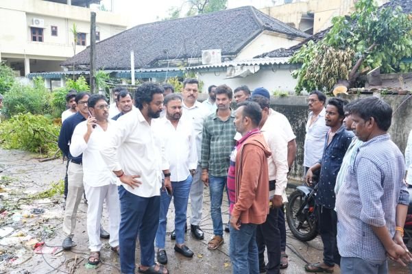 విద్యుత్ పునరుద్ధరణ పనులను పరిశీలించిన రాజ్యసభ ఎంపీ సానా సతీష్ బాబు, ఎంపీ హరీశ్
