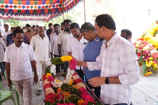 తెదేపా కార్యకర్త మృతికి ఎమ్మెల్యే నివాళి - ఎగువ మాసాపల్లిలో కుటుంబాన్ని పరామర్శించిన జగన్ మోహన్