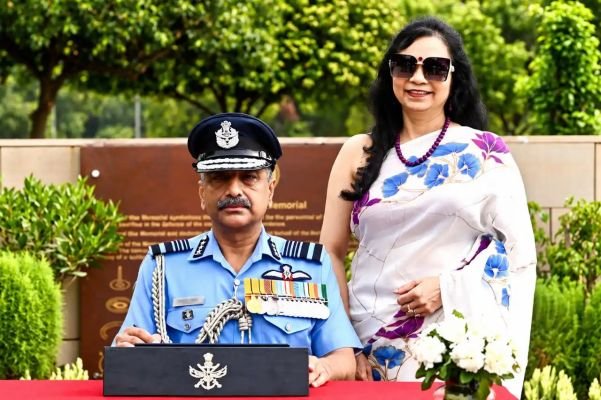 భారత వాయుసేన 29వ చీఫ్‌గా ఎయిర్ చీఫ్ మార్షల్ అశుతోష్ దీక్షిత్ బాధ్యతల స్వీకరణ