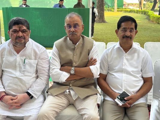 ఇందిరా గాంధీకి మంత్రి పొన్నం నివాళులు