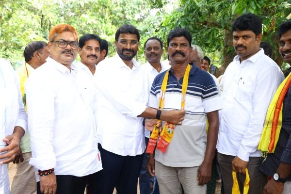 వైఎస్ఆర్ కాంగ్రెస్ ను వీడి తెదేపా లోకి వలసలు 