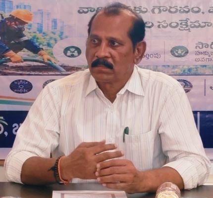 బద్వేల్ జర్నలిస్టు లకుఎలక్షన్ పాసులు మంజూరు  మున్సిపల్ కమిషనర్ కృష్ణ . 