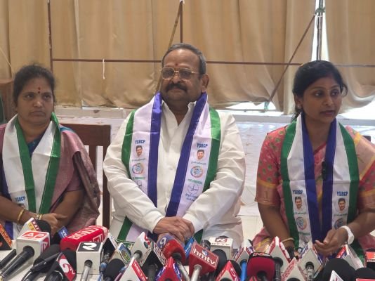 నాన్న కోలగట్ల సేవలను గుర్తించి..  నన్ను మీ ఇంటి ఆడపడుచుగా ఆదరించండి