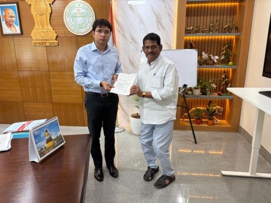 కరువు మండలాలుగా ప్రకటించాలని కలెక్టర్ కు వినతి  - మాజీ ఎమ్మెల్యే గడ్డి గారి విట్టల్ రెడ్డి.