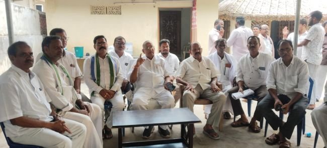 ప్రచారంలో దూసుకుపోతున్న వైఎస్సార్ బొబ్బిలి మాజీఎమ్మెల్యే. .చంబంగివెంకట చిన్నప్ప నాయుడు