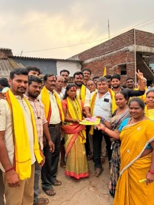మక్కువలో హోరా హోరీగా ప్రచారం 