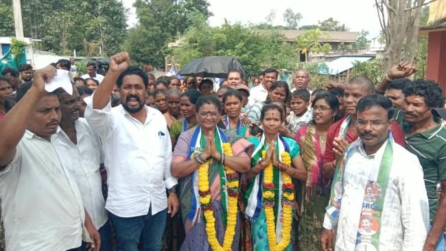 ఎంపీపీ అభ్యర్థి డోల బాబ్జి, జడ్పిటిసి అభ్యర్థి పుష్పలను గెలిపించండి