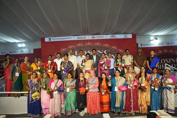 అంబ‌రాన్నంటిన మ‌హిళా శ‌క్తి సంబ‌రం..