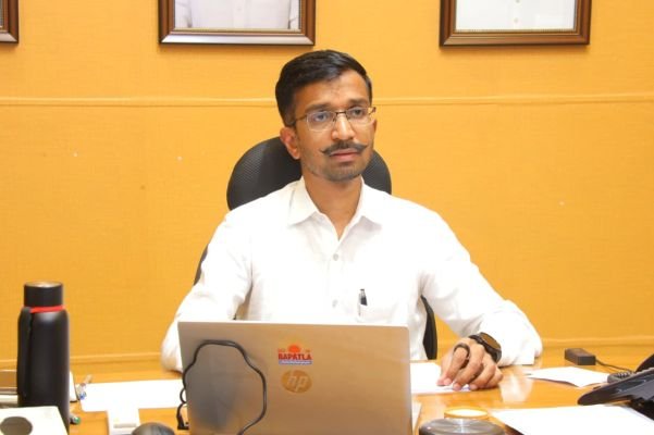 తుఫాన్ ప్రభావాన్ని ఎదుర్కొనేందుకు జిల్లా యంత్రాంగం అప్రమత్తంగా ఉండాలి   : జిల్లా కలెక్టర్ డాక్టర్ వినోద్ కుమార్, వి