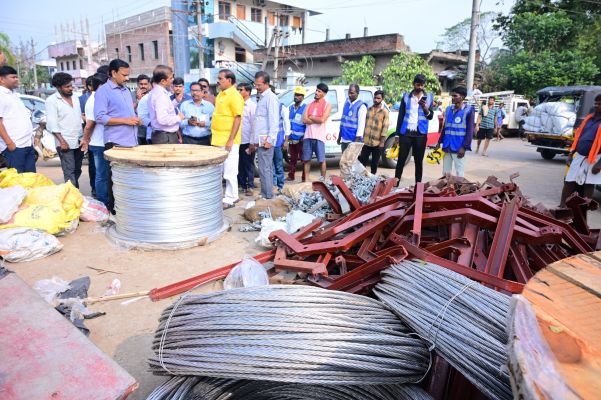 విద్యుత్ పునరుద్ధరణ పనులు వారం రోజుల్లోనే పూర్తి చేయడమే లక్ష్యం  --విద్యుత్ సరఫరా పునరుద్ధరణకు మంత్రి నిమ్మల రామానాయుడు ప్రత్యేక చర్యలు