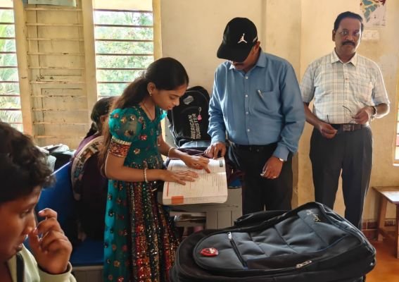 నాయుడు వలసపాఠశాల ఆకస్మిక తనిఖీ. చేసినఎంఈఓ తిరుమల ప్రసాదరావు