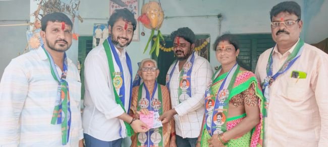 వైఎస్సార్‌సీపీ అభ్యర్థుల తరఫున ధర్మాన కృష్ణ చైతన్య ప్రచారం
