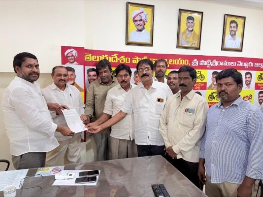 నార్త్ మోపూరు గ్రామ ప్రతినిధుల బృందం బీద రవిచంద్రకు వినతిపత్రం