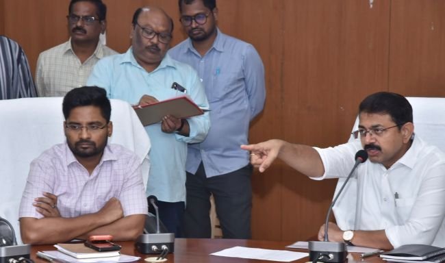ఉదయం 7 గంటలకే పోలింగ్ ప్రారంభం కావాలి....  * జిల్లా కలెక్టర్ ఎస్. రామ్‌సుందర్ రెడ్డి ఆదేశం *