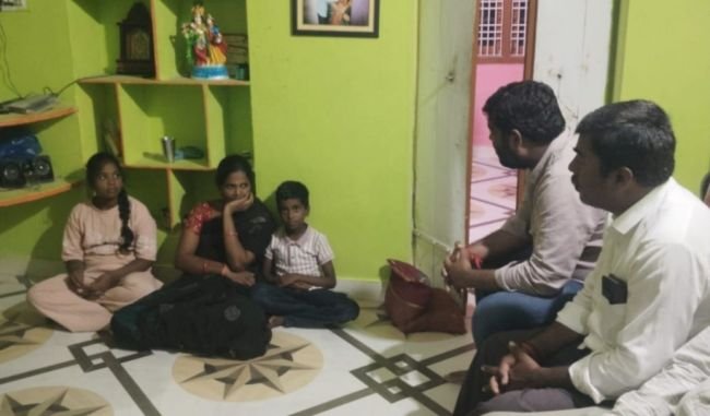 *పాము కాటుతో మరణించిన కల్లుగీత కార్మికుడు మార్క రాజమౌళి కుటుంబ సభ్యులను పరామర్శించిన గవ్వ వంశీధర్ రెడ్డి*