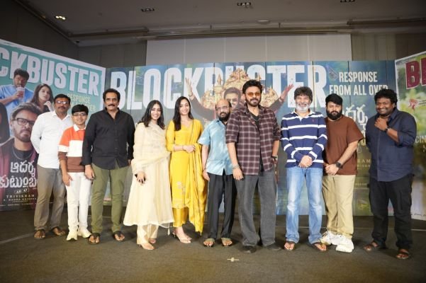 వెంకటేష్, త్రివిక్రమ్ 'ఆదర్శ కుటుంబం' బ్లాక్‌బస్టర్ విజయం: ప్రేక్షకుల స్పందనపై చిత్ర యూనిట్ ఆనందం