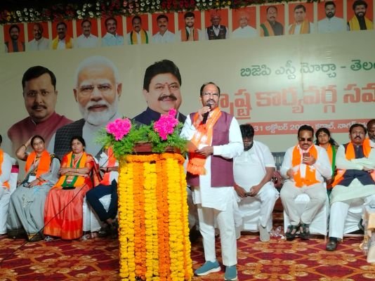 గిరిజన ప్రాంతాల్లో రహదారులు, బస్సులు ఏర్పాటు చేయాలి