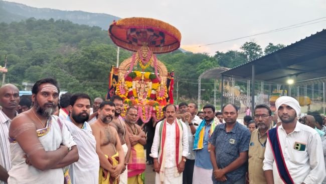 పెంచలకోనలో వైభవంగా శ్రీవారి సేవలు: రూ.4.14 లక్షల ఆదాయం