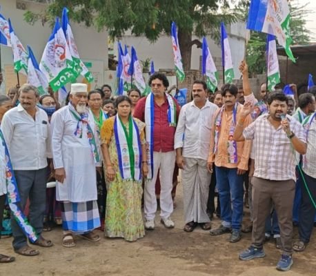 వైసీపీ జడ్పిటిసి అభ్యర్థి ముమ్మర ప్రచారం