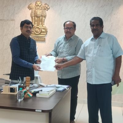 రాష్ట్ర ఎన్నికల సంఘానికి ఫిర్యాదు చేసిన టీడీపీ రాష్ట్ర ప్రధాన కార్యదర్శి పర్చూరి అశోక్‌బాబు, ఏపీఈడబ్ల్యూఐడీసీ ఛైర్మన్ కుప్పం రాజశేఖర్ 