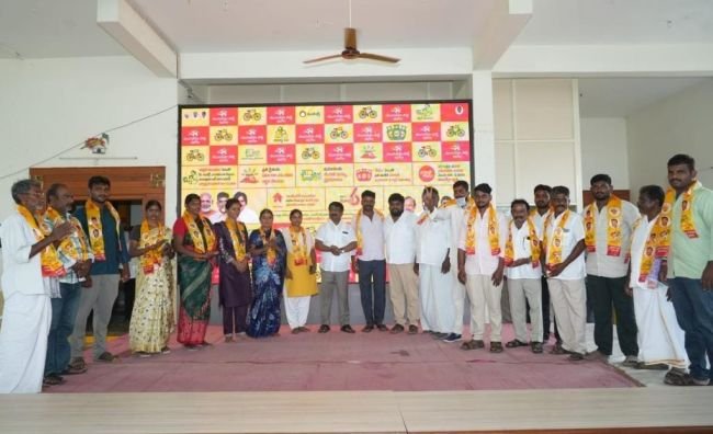 ఎమ్మెల్యే ఉగ్ర సమక్షంలో టిడిపిలో చేరిన 18కుటుంబాలు
