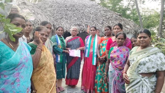 లంకతోటలో వైఎస్సార్‌సీపీ అభ్యర్థుల ప్రచార హోరు