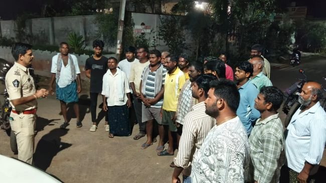 ఎన్నికల నియమావళి ఉల్లంఘిస్తే కఠిన చర్యలు : ఎస్ఐ శ్రీనివాస్