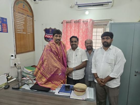నూతన సీఐకు కౌన్సిలర్ల ఘన సన్మానం*