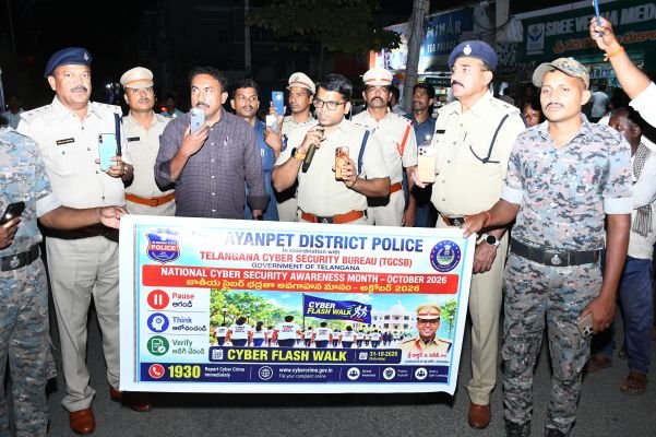 సైబర్ మోసాలపై అప్రమత్తతే శ్రీరామరక్ష.. -- అవగాహనతోనే నేరాల నియంత్రణ సాధ్యం  -- నారాయణపేటలో పోలీసుల ఫ్లాష్ వాక్  – బాధితులు వెంటనే 1930కు ఫిర్యాదు చేయాలి  -- నారాయణపేట ఎస్పీ డాక్టర్ జి. వినీత్