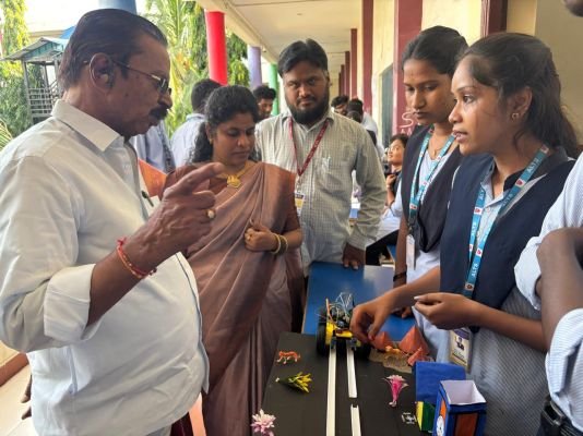 అనంతలక్ష్మి కళాశాలలో ఘనంగా ప్రాజెక్ట్ ఎక్స్‌పో–2026