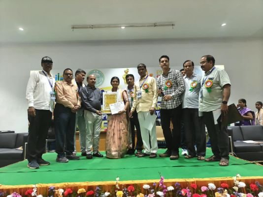 రాష్ట్రస్థాయి మాక్ పార్లమెంట్‌లో మెదక్ విద్యార్థినికి ప్రథమ స్థానం