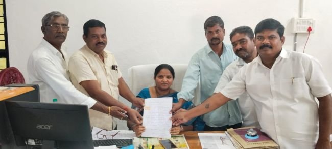 బస్ డిపో కై స్థలాన్ని కేటాయించాలి