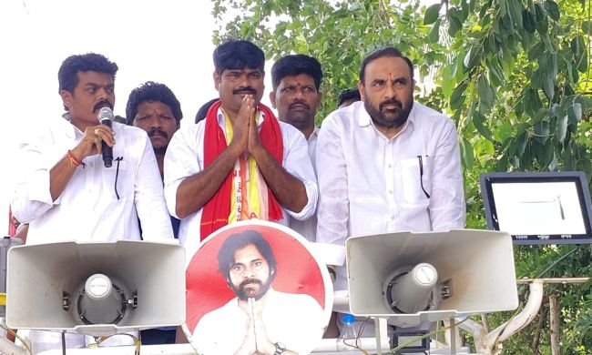 జమ్మి గోపి, వెన్నం మాధవి  ని గెలిపించండి  -- ప్రచారం నిర్వహించిన ఎమ్మెల్యే చిర్రి బాలరాజుజమ్మి గోపి, వెన్నం మాధవి  ని గెలిపించండి  -- ప్రచారం నిర్వహించిన ఎమ్మెల్యే చిర్రి బాలరాజు