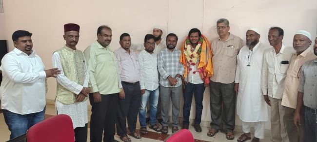 టీఎన్జీవో పట్టణ అధ్యక్షుడిని ఘనంగా సన్మానించిన టీయూడబ్ల్యూజే ఐజేయూ నేతలు