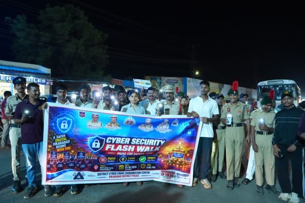 సైబర్ నేరాలపై అప్రమత్తంగా ఉండాలి.. అనుమానాస్పద లింక్‌లను క్లిక్ చేయొద్దు: డీఎస్పీ కాజల్ జైస్వాల్