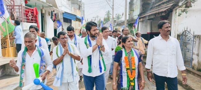 గొల్లలవలసలో జోరుగా ఎంపీటీసీ ఎన్నికల ప్రచారం: పాల్గొన్న యువ నాయకులు డాక్టర్ కృష్ణ చైతన్య