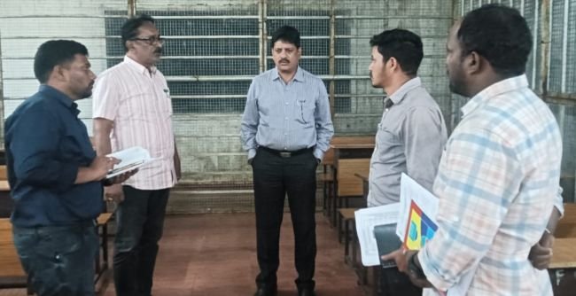 ఎన్నికల ఏర్పాట్లను పరిశీలించిన అధికారి 
