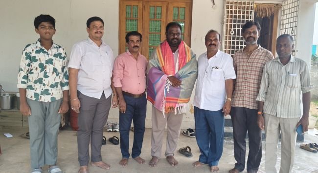 అట్టహాసంగా టిడిపి నేత శ్రీనివాసులు నాయుడు జన్మదిన వేడుకలు : శుభాకాంక్షలు తెలిపిన నాయకులు,కార్యకర్తలు